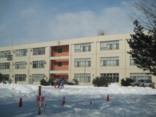 �y���Ӂz�@�эL�s���[�k���w�Z�F828m