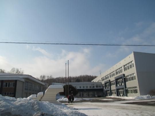 �y���Ӂz�@���ʒ����D�����w�Z�F1828m