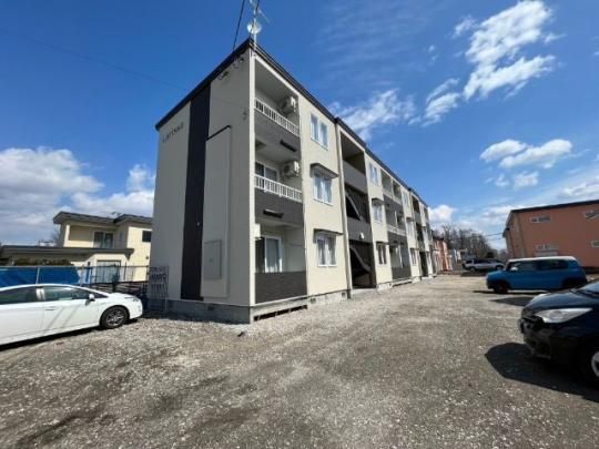 Larissa�i�����b�T�j